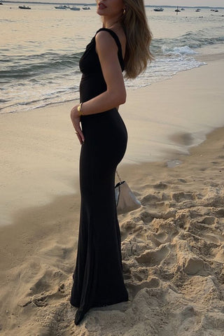 Off-shoulder fitted solid color maxi dress